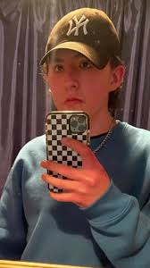 Callum Lawrence (@calzy35)