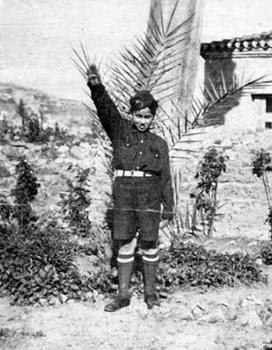 Γιώργος Μαραθέας, 13 ετών, από το Νέο Μοναστήρι Δομοκού. Απήχθη από τον Άρη  Βελουχιώτη, ο οποίος ζήτησε λύτρα για την επιστροφή του. Αφού τα έλαβε,  αθέτησε τον λόγο του. Το παιδί, αφού