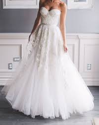 Reem Acra Heavenly Lace Preownedweddingdresses Com Wedding Dresses Lace Used Wedding Dresses Wedding Dresses