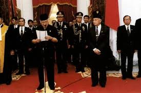 Audio pilihan download audio peristiwa bersejarah: 6 Peristiwa Penting Tanah Air Yang Meramaikan Media Di Tahun 90an