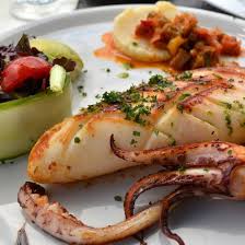 Calmar Poeles A L Ail Et Au Persil Recette En 2020 Calamar Recette Recette Calamar Grille