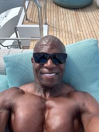 Long weekend vibes!! Holding