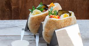 Eenmaal terug in tel aviv werd er wat aan het strand gebivakkeerd. Let The Competition Begin What Is The Best Sabich In Israel Rosen School Of Hebrew