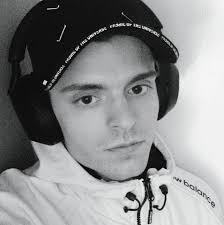 Can I ask what's the memory resonance of No.21 Feral and Teddy Decryptor???  I just got Feral Scent yesterday and got her sig wep today.