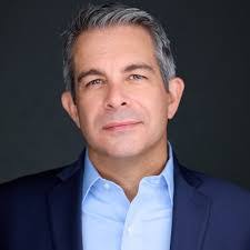 Jen Healey's Instagram, Twitter & Facebook