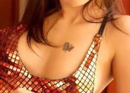 A name is printed inside the heart, but any special word or short quote could be inserted instead. 50 Latest Breast Tattoo Designs You Must Try In 2020 I Fashion Styles