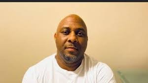 Kenny Bayless's Instagram, Twitter & Facebook