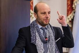 Prezydent rzeszowa będzie was słuchał, będzie otwarty na każde wasze wezwanie, będzie chciał być wszędzie, nie tylko w gabinecie, ale na ulicach, pod sklepami, na łąkach, na skwerach. Radni Proponuja Konrada Fijolka Na Prezydenta Rzeszowa Polityka I Spoleczenstwo