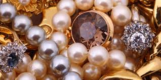 Gelang batu giok hijau warna hijau natural yang berasal dari giok cina asli berukuran 10 mm yang pas dan cocok dipakai pria ataupun wanita. 8 Jenis Batu Permata Dan Makna Di Dalamnya Merdeka Com