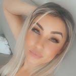 Amanda Erhart's Instagram, Twitter & Facebook