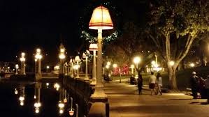 See reviews and photos of parks, gardens & other nature attractions in lakeland, florida on tripadvisor. Lake Mirror Lakeland Fl At Christmas Holiday Decor Florida Life Lakeland