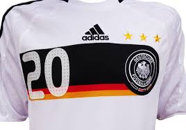 Insgesamt 24 nationen treten von 11. Das Em 2008 Trikot Mit Der Unterschrift Von Lukas Podolski