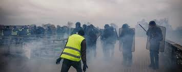 Macron A Grand Bourgtheroulde Porter Un Gilet Jaune 135 Euros D Amende