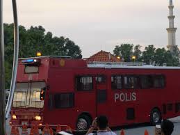 This virus spreads primarily through. Malay Mail On Twitter Riot Police From The Federal Reserve Unit Are Deployed To The Kl Court Complex Where Najibrazak Will Be Charged Today Follow Malaymail For Full Coverage Of Malaysia S Prosecution