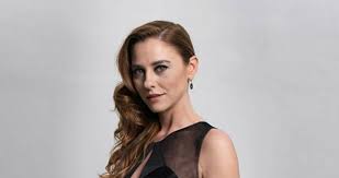 İzmir devlet tiyatrosu'nda bale ve müzik sınavlarını denedi. Ece Uslu Takipcilerini Duygulandirdi Son Dakika Magazin Haberleri