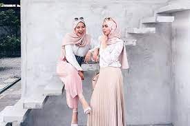 Baju gamis syari warna pastel, yang muda yang ceria. 7 Kombinasi Hijab Pastel Dengan Berbagai Model Baju Womantalk