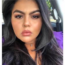 Sasha Lynn's Instagram, Twitter & Facebook