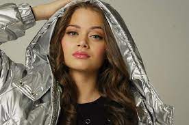 Omg finally i can confirm the rumours that have been going around for a while now: Ayth Einai H 18xronh Stefania Lymperakakh Poy 8a Mas Ekproswphsei Sthn Eurovision H Panemorfh Krhtikia Apo Thn Oytrexth Binteo Eirinika Gr