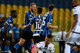 Ivan perišić scored in the dying minutes to secure a draw for inter, after gervinho's double for parma in the second half | serie a timthis is the official. Parma Vs Inter Milan Gol Telat Stefan De Vrij Dan Bastoni Bawa Nerazzurri Dekati Lazio Halaman All Kompas Com