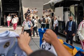 بررسی جامع: Cucurella, Mbappé und Bellingham: Stars von Real Madrid in Düsseldorf – Fans jubeln bei Abreise vor Hotel | RP Online - کد 20ef