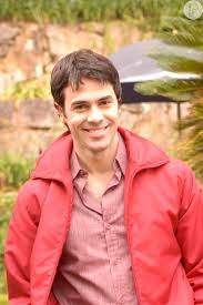 Foto: Novela 'Esmeralda': José Armando (Claudio Lins) cresce na família de  Branca (Lucinha Lins) e se forma em Medicina