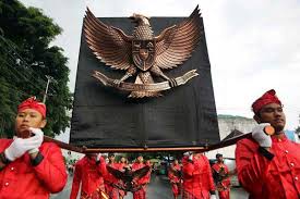 Pancasila adalah ideologi dasar bagi negara indonesia. Opini Aku Kamu Kita Pancasila Kabar24 Bisnis Com