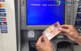 Adapun cara menggunakan jenis mesin atm ini sangat mudah daripada melakukan penyetoran langsung ke bank secara konvensional. 25 Cara Setor Tunai Di Atm Bca 2021 Batas Minimum Maksimum