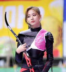Twice 's tzuyu has been receiving a lot of attention lately for a gif of her shooting an arrow during this year's idol star athletics championships. Chou Tzuyu Archer Tzuyu Facebook