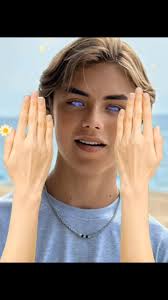 Het klopt niet helemaal maar ja🤣 @Dannyy , jij bent zo knap, dat je geen  asoka make up nodig hebt😘😍 #hottie #heet #knappie #lekker #asokamakeup  #makeuptrend #dannyjongejan #eindmusical #milo #fyp ...