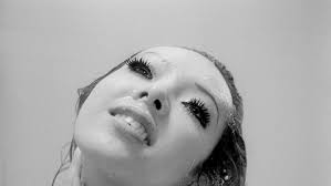 Prime Video: Il funerale delle rose