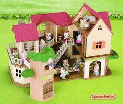 En Assemblant La Grande Maison Tradition Eclairee A L Ecole De La Foret Et Au Set Cosy Cottage Vous Of Calico Critters Families Sylvanian Families Doll Crafts