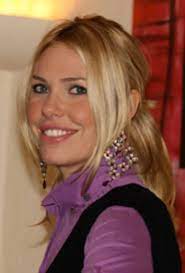 My grandmother used to do it too, she changed different hairstyles, he told silvia toffanin.i was inspired a little by those years there, and i put on a wig.in short, following the tradition of her grandmother. Ilary Blasi Wikipedia