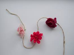 I just adore this flower wall from sarah belle, so perfect for instagram photos! Flower Wall Hanging Diy