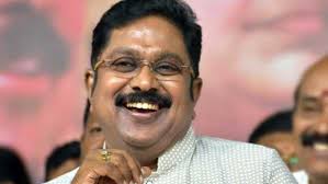 சசிகலா அண்ணன் மகன்.. விவேக் காளையை அடக்கிய வீரர்.. தங்க மோதிரம் பரிசளித்த  உதயநிதி ஸ்டாலின்