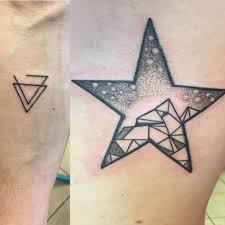 A Repair And Redo Of This Old Star Outline Playing With Some Stippling And Geometric Fun Tattoo By Sweet T From Las Geometric Tattoo Star Outline Tattoos
