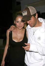 Pop star enrique iglesias and his partner, retired tennis player anna kournikova, are asking $4.85 million for a miami, fla. Enrique Iglesias Y Anna Kournikova Padres Por Sorpresa