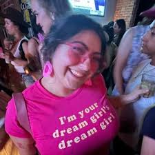 Ella Sharp 🌙💫 (@ellakatsharp)