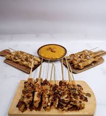 Selain tempe, bahan lain yang biasa disertakan dalam pembuatannya adalah jeroan sapi seperti usus dan paru sapi. 9 Resep Sate Kere Berbagai Bahan Mudah Dan Menggugah Selera