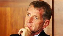 Listen to roman janoušek | soundcloud is an audio platform that lets you listen to what you love and share the sounds you create. Odsouzeny Lobbista Janousek Nastoupil Do Pankracke Veznice K Brane Se Dobelhal O Holi Domov Lidovky Cz