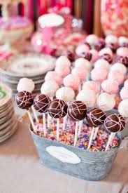 Versussen Sie Ihre Hochzeit Mit Einer Candybar Leckere Und Originelle Ideen Fur Naschkatzen Cake Pops Hochzeit Lecker Susse Riegel