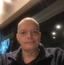 Are there any Iowa or dive bars close to the Las Vegas strip?