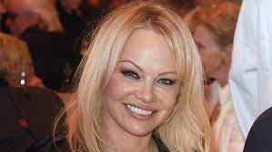Liebe von pamela anderson und tommy lee wird zur serie. Pamela Anderson 52 Cas Jeji Velke Slavy Uz Pominul Cim Kafe Cz