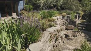 Gartenhaus oder gartenschrank ➤ mal anders! Naturgarten In Dorfen Lebensraum Fur Mensch Und Tier Querbeet Br Fernsehen Fernsehen Br De