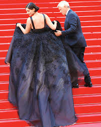 W104 2016 Cannes 68th Sonam Kapoor Red Carpet Ball Gown Black Appliqued Evening Dress Formal Gown Sexy Open Back Free Shipping Dresses Formal Gowns Formal Gownsgown Sexy Aliexpress Even during earlier promotions of her upcoming film, raanjhnaa, sonam has donned some classy outfits. dresses formal gowns formal