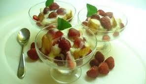 Bagatelle Aux Fraises Et A La Creme Anglaise Desserts Food Fruit Salad