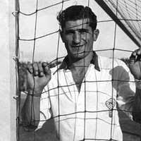 Après vingt ans d'absence, elio masantonio revient dans sa ville de gênes où le préfet de police lui. Ivan Mayo Velez Y Herminio Masantonio Huracan El Grafico 737 Picryl Public Domain Image