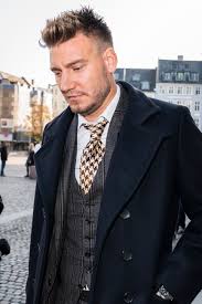 The fianceé of arsenal star nicklas bendtner looking radiant as she and the footballer went shopping in london this week. Nicklas Bendtner Model Freundin Des Lords Sorgt Mit Unglaublichem Tattoo Fur Aufsehen