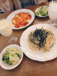 愛媛県松山市の大街道にあるカフェ おるがん さん 温かい雰囲気漂うレディスグリルです 男性の方は女性と同人数までご来店いただけます この日はランチメニューをいただきました メニューが豊富で選ぶのに迷いました 居心地良い空間と素朴な味が最高です