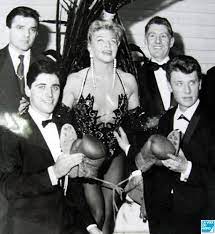 Chanteuse, actrice, meneuse de revue, copine de sinatra et de jacques chirac. Adindaaa Line Renaud Meneuse De Revue