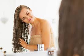 ترطيب الشعر الجاف بعد الاستحمام بـ 7 خطوات سهله ش ع ر كوم
